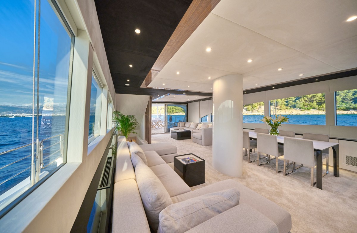 Acapella interior